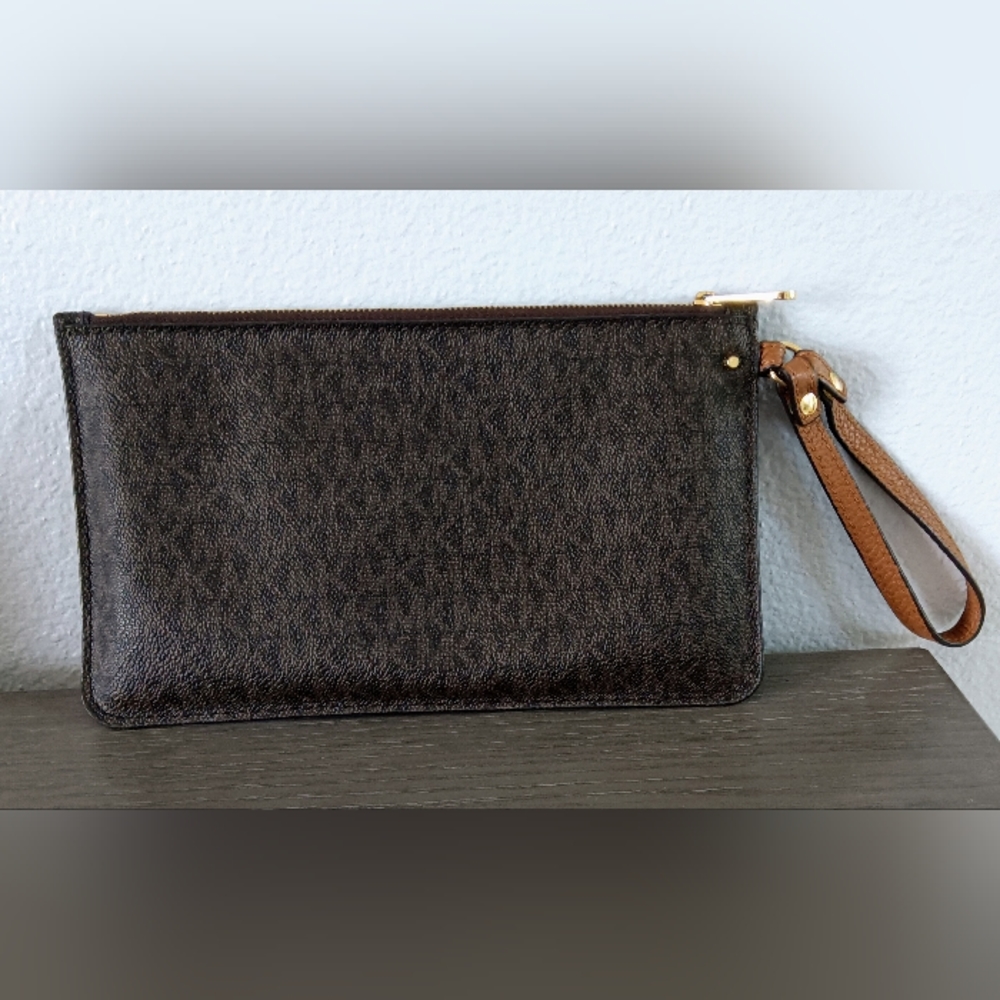 Small Michael Kors Wristlet